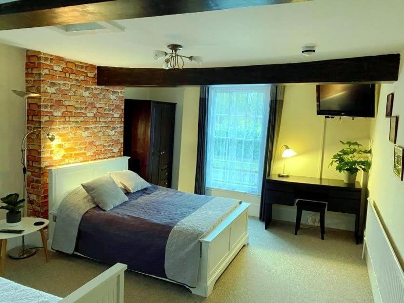 The Dove Inn Micheldever Экстерьер фото