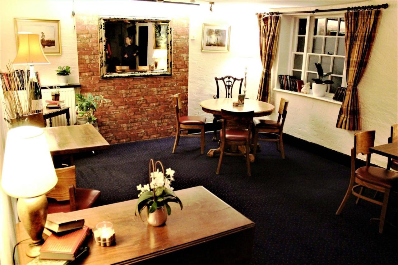 The Dove Inn Micheldever Экстерьер фото