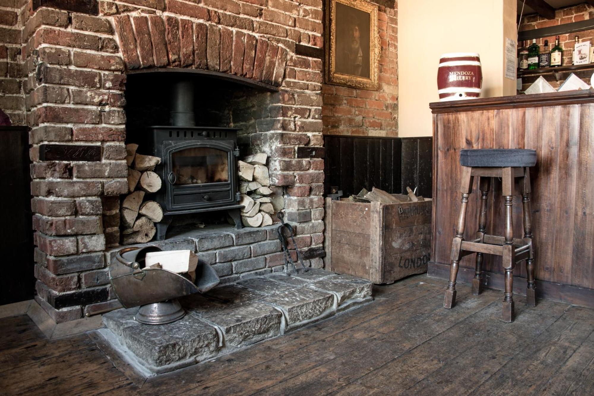 The Dove Inn Micheldever Экстерьер фото
