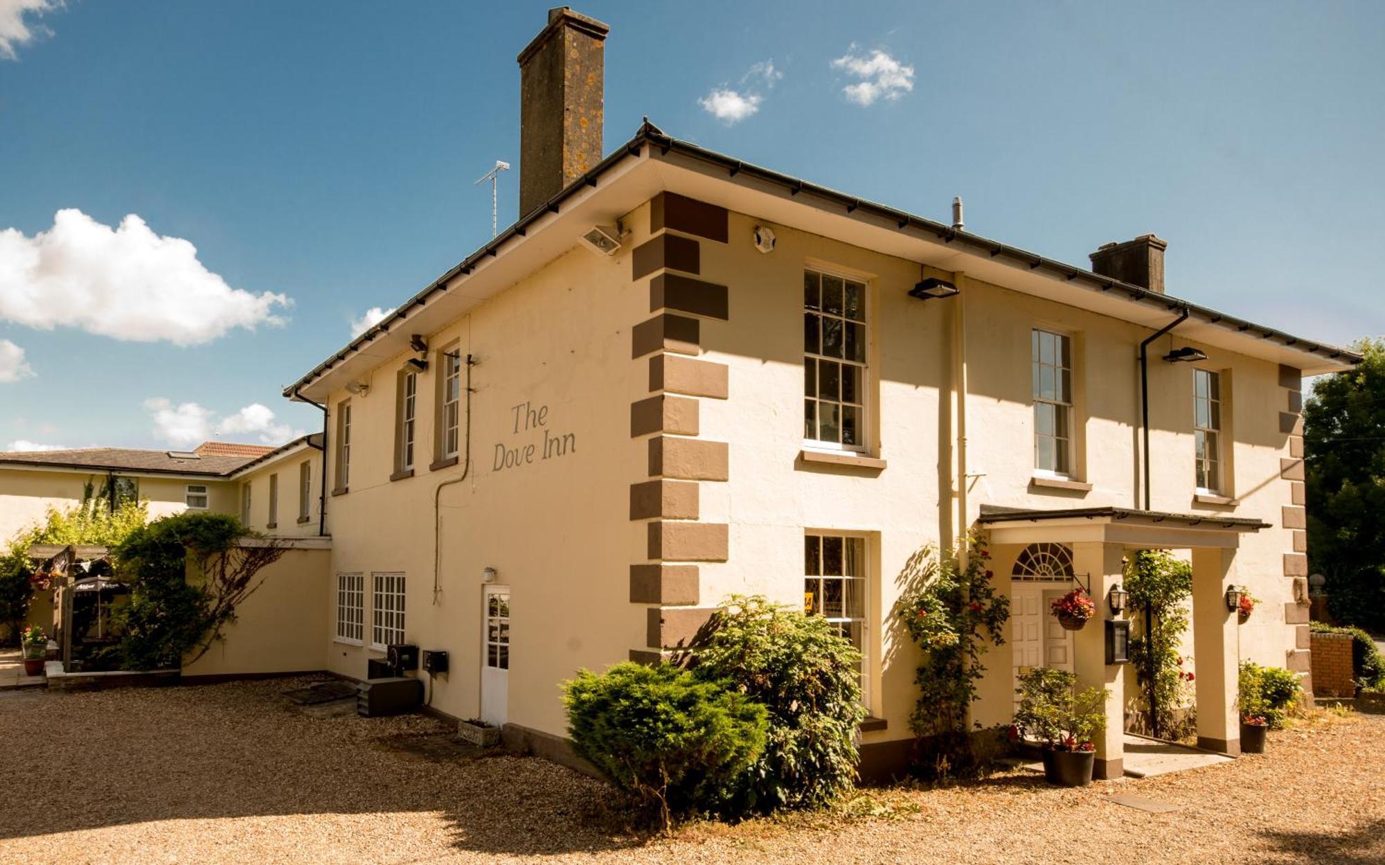 The Dove Inn Micheldever Экстерьер фото