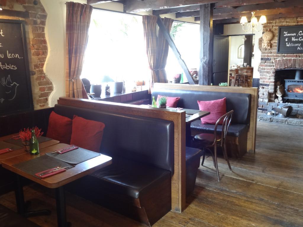 The Dove Inn Micheldever Экстерьер фото