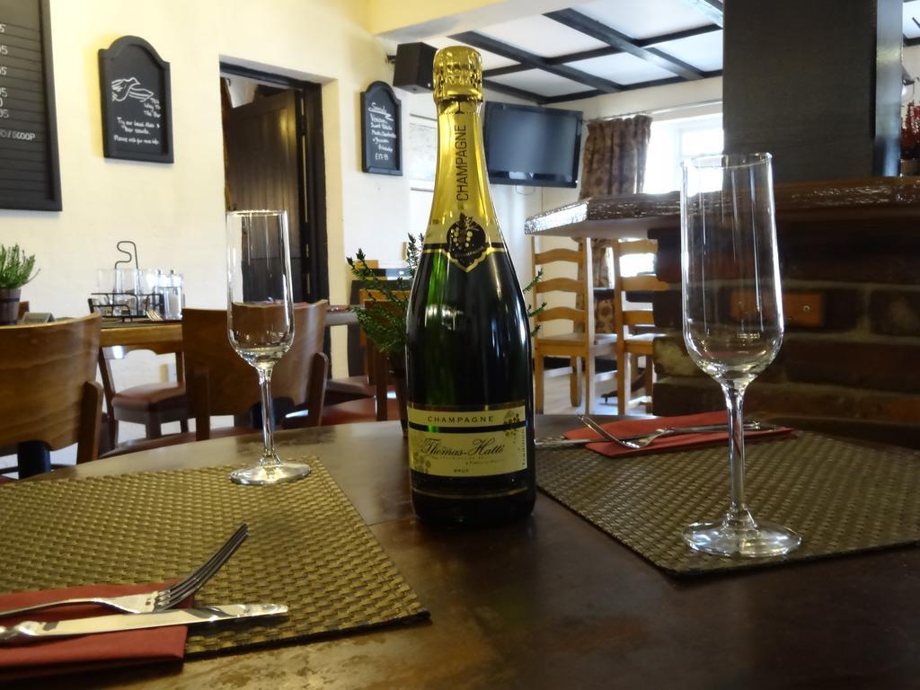 The Dove Inn Micheldever Экстерьер фото