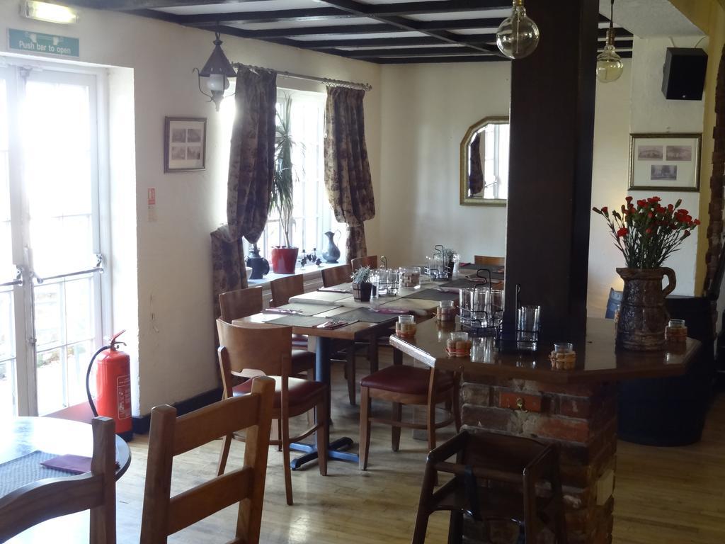 The Dove Inn Micheldever Экстерьер фото